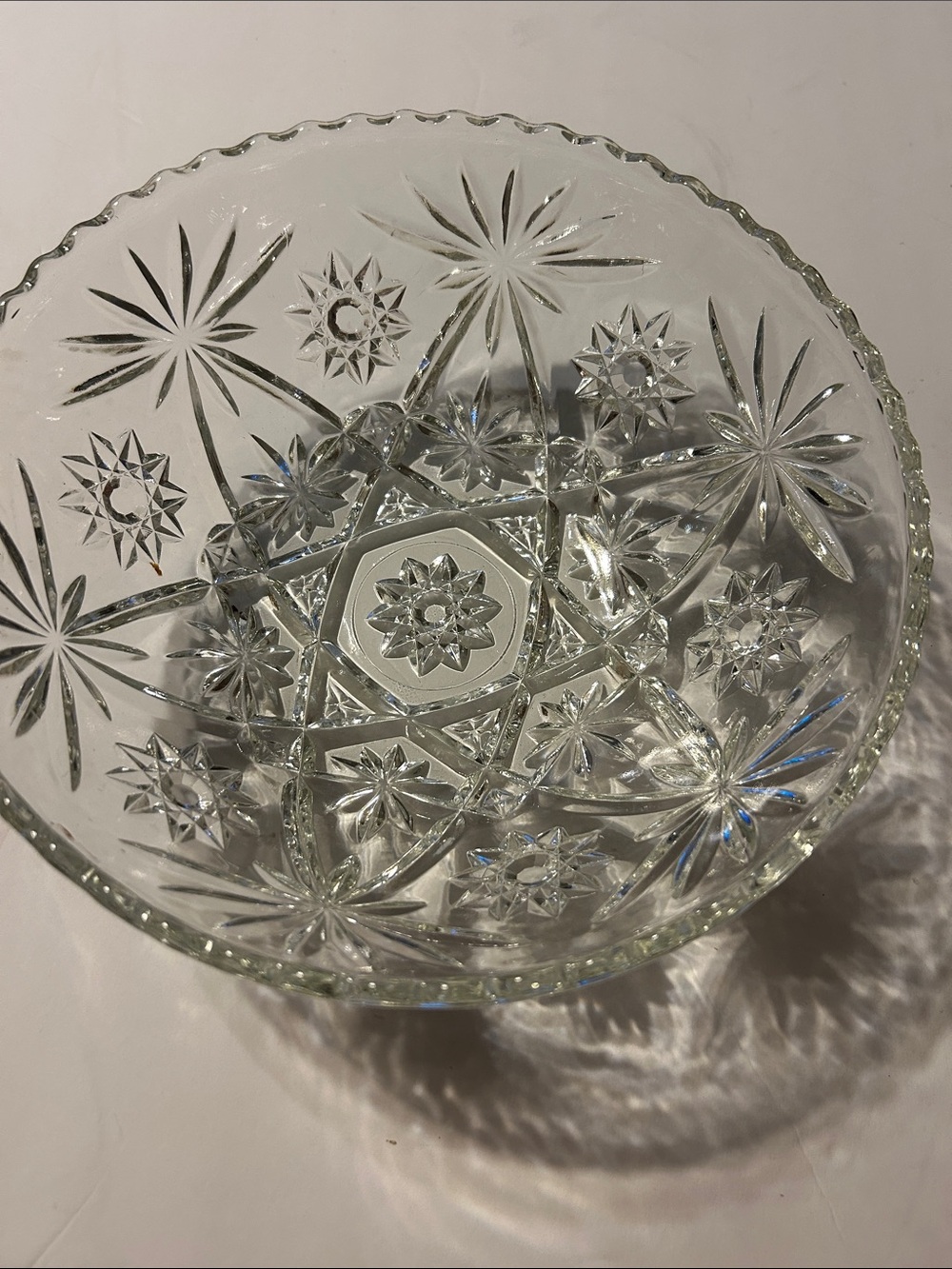 Clear Cut Crystal/Glass Decorative Bowl - Classic Starburst Design